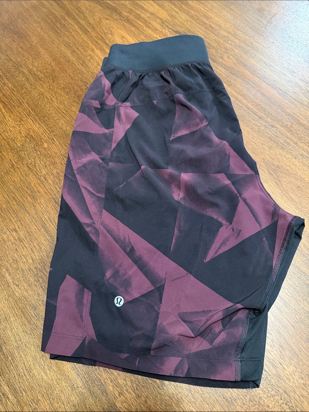 Lululemon T.H.E. Short Linerless 9" Updated
Incognito Camo Red Multi Medium